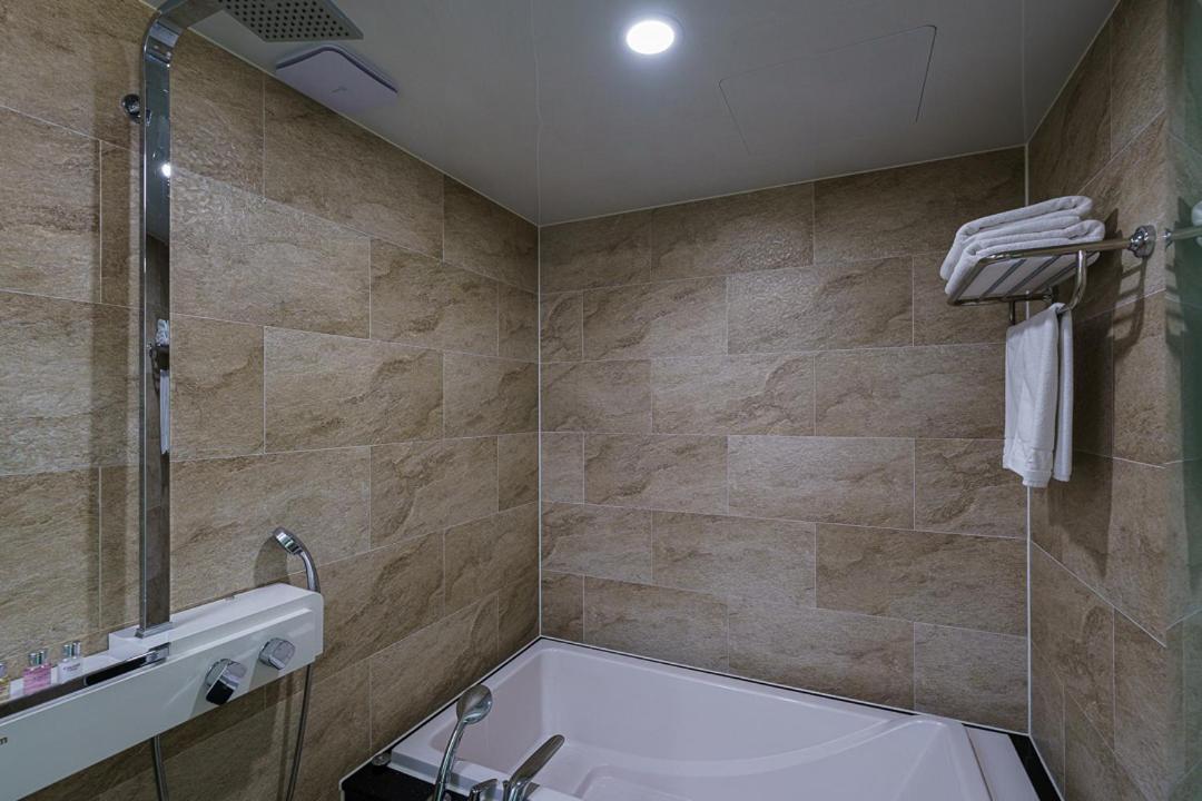 Raonstay In Perla Hotel Jinju Exterior photo